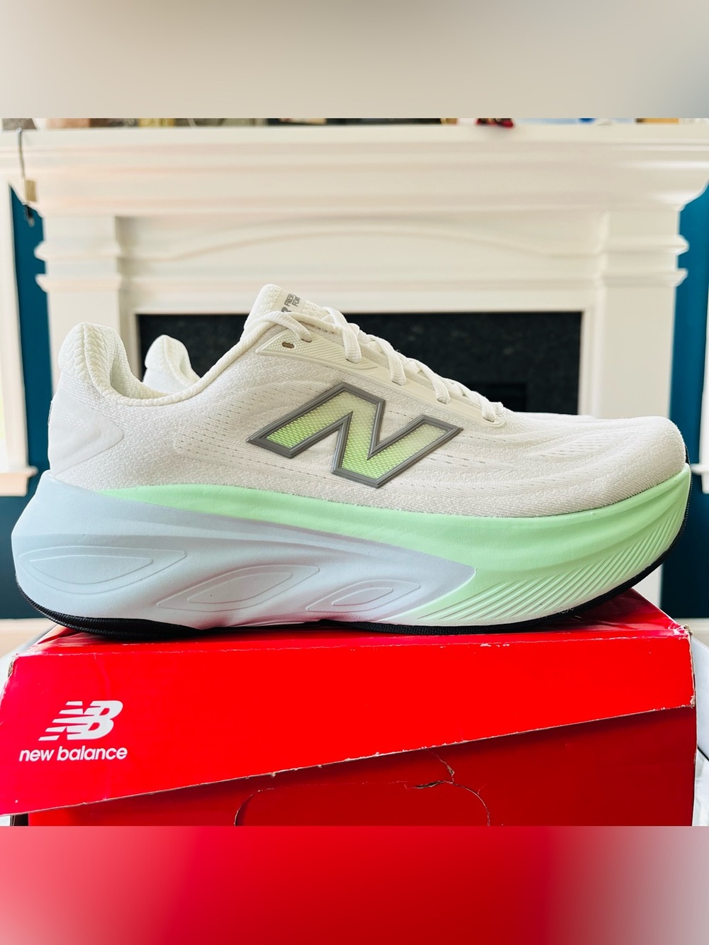 Sz 10 New Balance Fresh Foam X More V6 Women’s White/Green WMORLD6